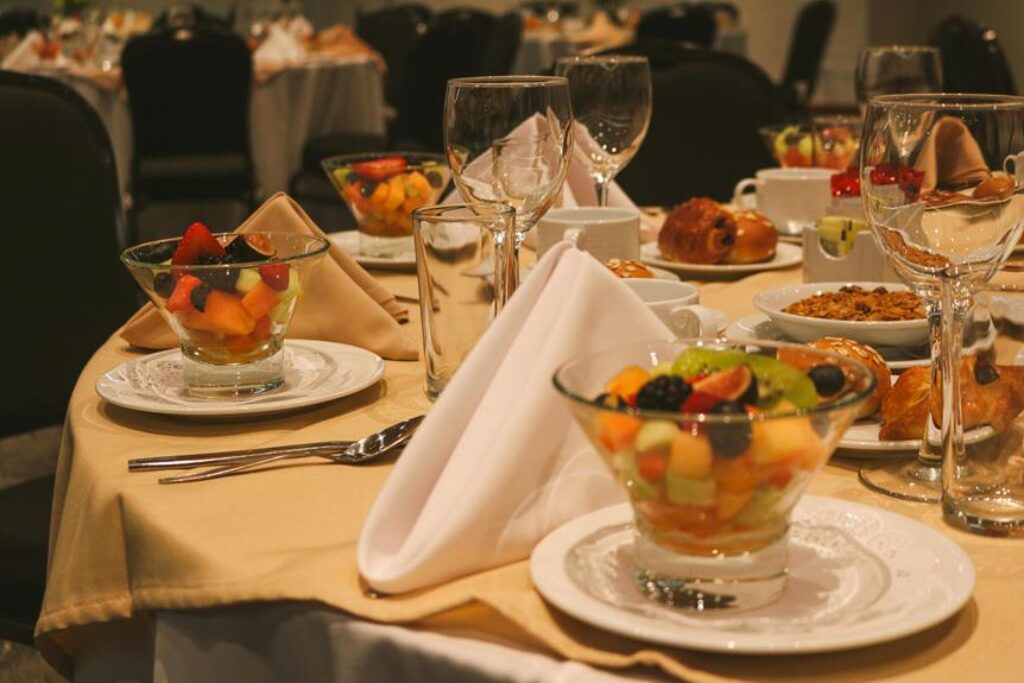 Can You Lose Weight While Eating Out? Can You Lose Weight While Eating Out?